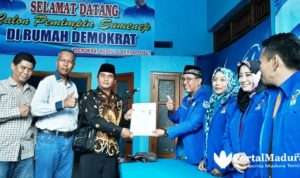 Suhartono Bacawabup Pertama Serahkan Berkas ke Partai Demokrat Sumenep