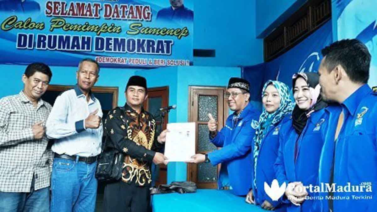 Suhartono Bacawabup Pertama Serahkan Berkas ke Partai Demokrat Sumenep