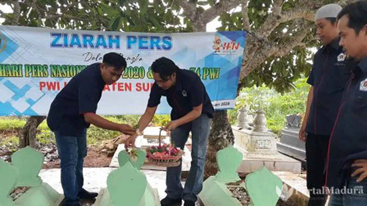 HPN 2020, PWI Sumenep Ziarah ke Kuburan Senior