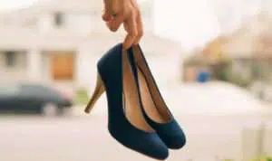 Hukum Muslimah Pakai Sepatu Hak Tinggi