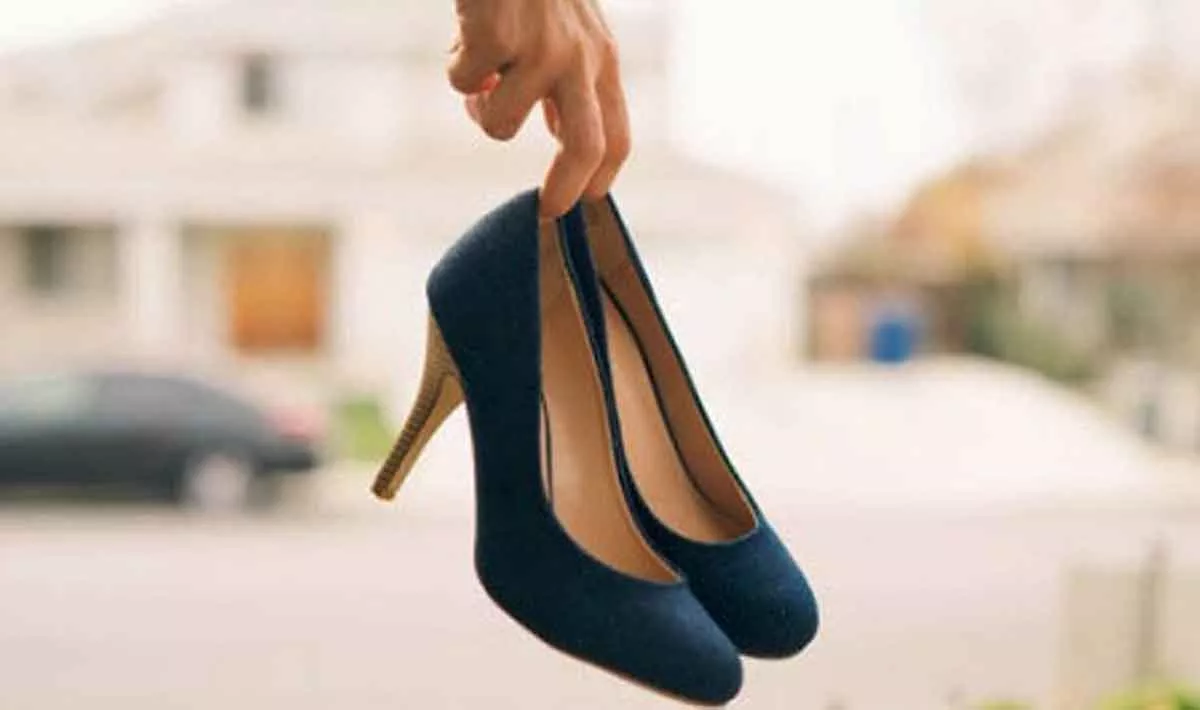Hukum Muslimah Pakai Sepatu Hak Tinggi