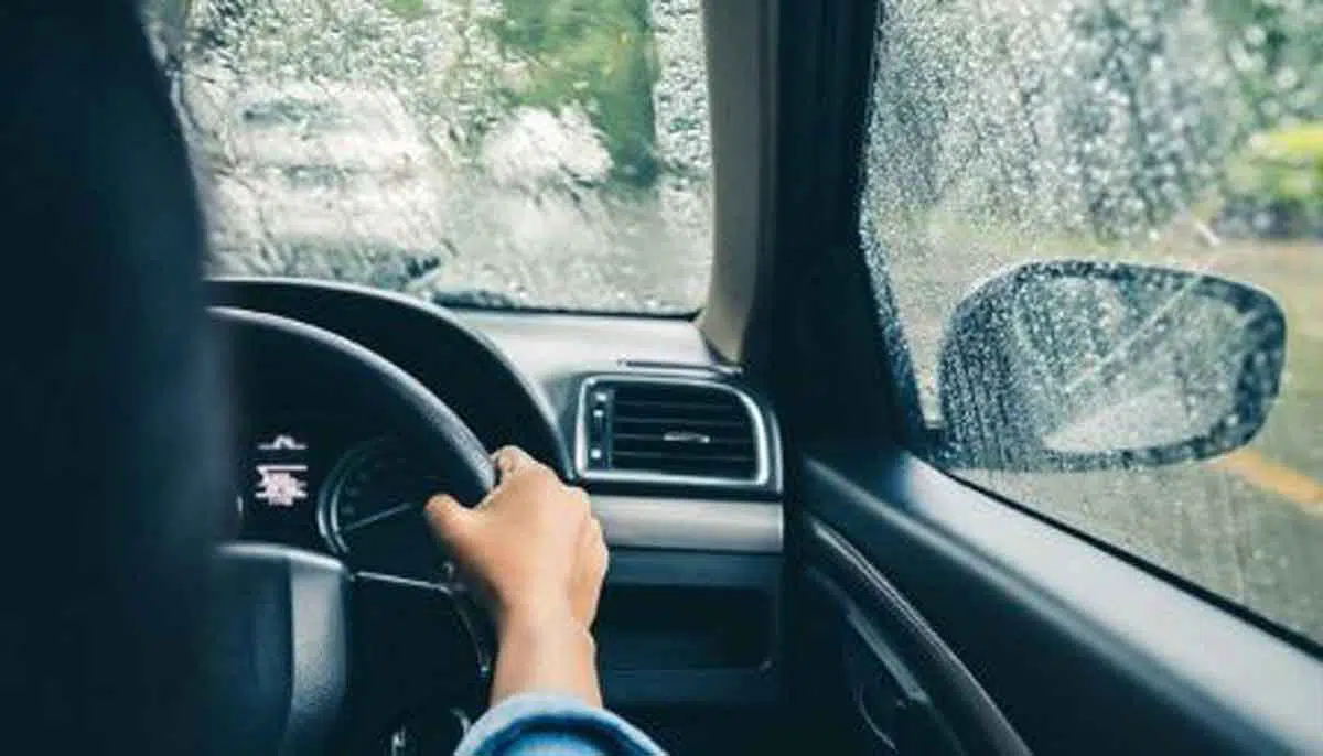 Ini Alasan Bahayanya Matikan AC Mobil Ketika Hujan