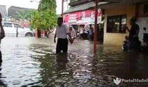 Waduh! Kantor KPU Pamekasan Kembali Tergenang Banjir