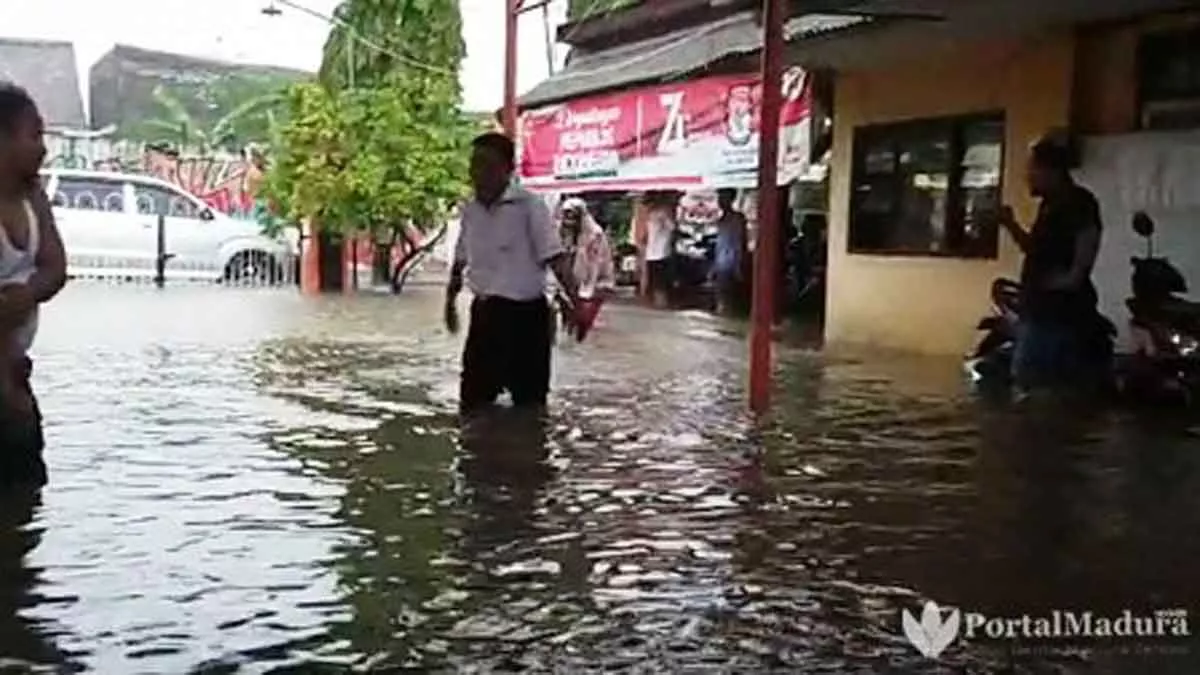 Kantor KPU Pamekasan Kembali Tergenang Banjir