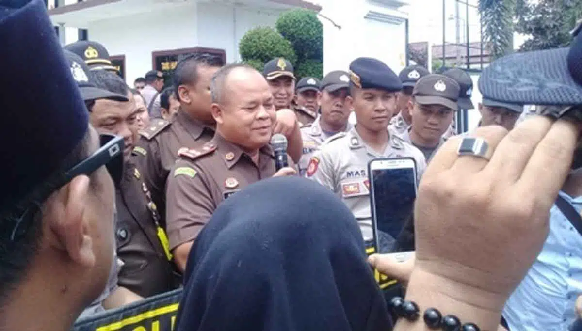 Kajari Sampang Didesak Mundur Saat Temui Massa Aksi Dugaan Korupsi DD