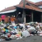 Bangkalan Darurat Sampah, 200 Ton Tertahan di TPS dan Berserakan di Wilayah Kota