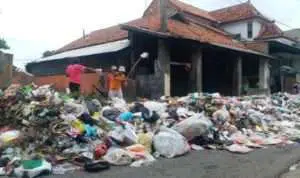 Bangkalan Darurat Sampah, 200 Ton Tertahan di TPS dan Berserakan di Wilayah Kota