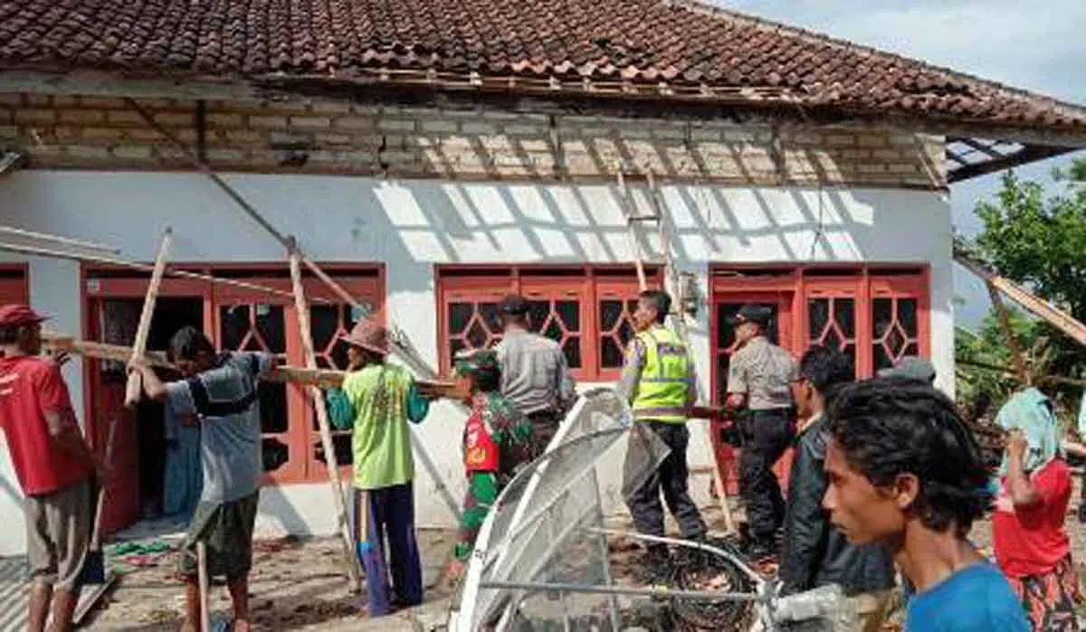 Dua Warga Terluka, 24 Rumah Rusak Diterjang Puting Beliung