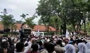 FPI dan LPI Aksi Tuntut Gedung Bioskop Kota Cinema Mall Ditutup