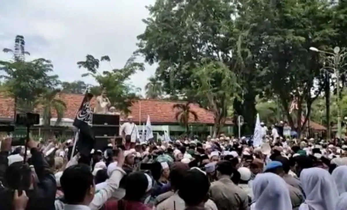 FPI dan LPI Aksi Tuntut Gedung Bioskop Kota Cinema Mall Ditutup