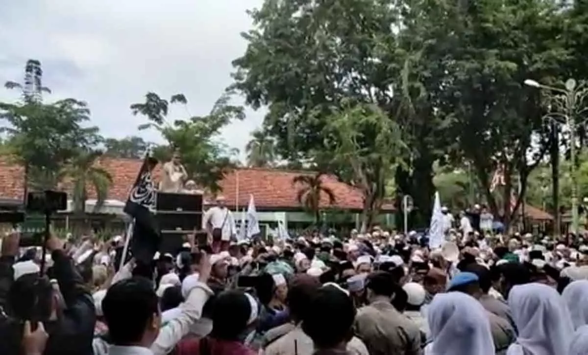 FPI dan LPI Aksi Tuntut Gedung Bioskop Kota Cinema Mall Ditutup