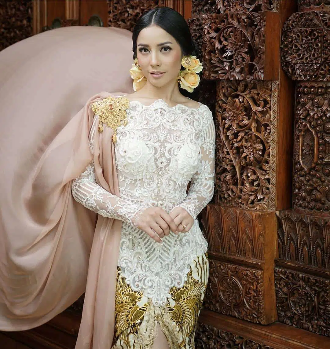 Model Kebaya Putih  Masa kini