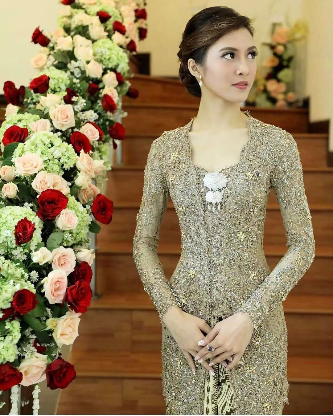 20+ Model Kebaya Terbaru 2023 - Portalmadura.com Model kebaya modern 2020 anak muda