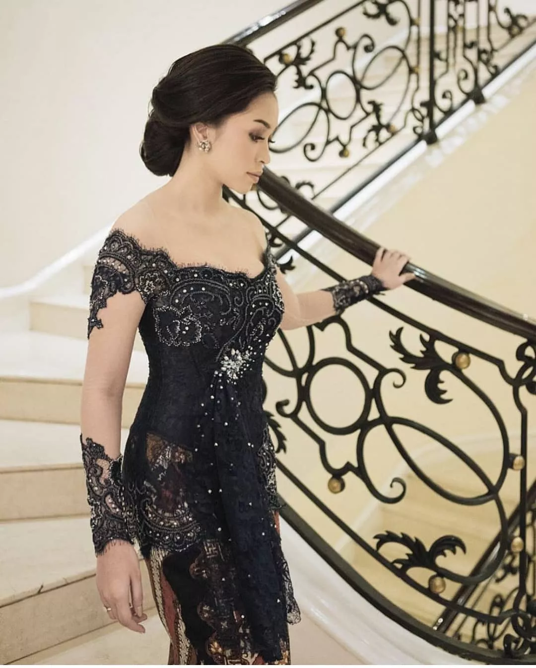 20+ Model Kebaya Terbaru 2023 - Portalmadura.com Model kebaya modern 2020 remaja