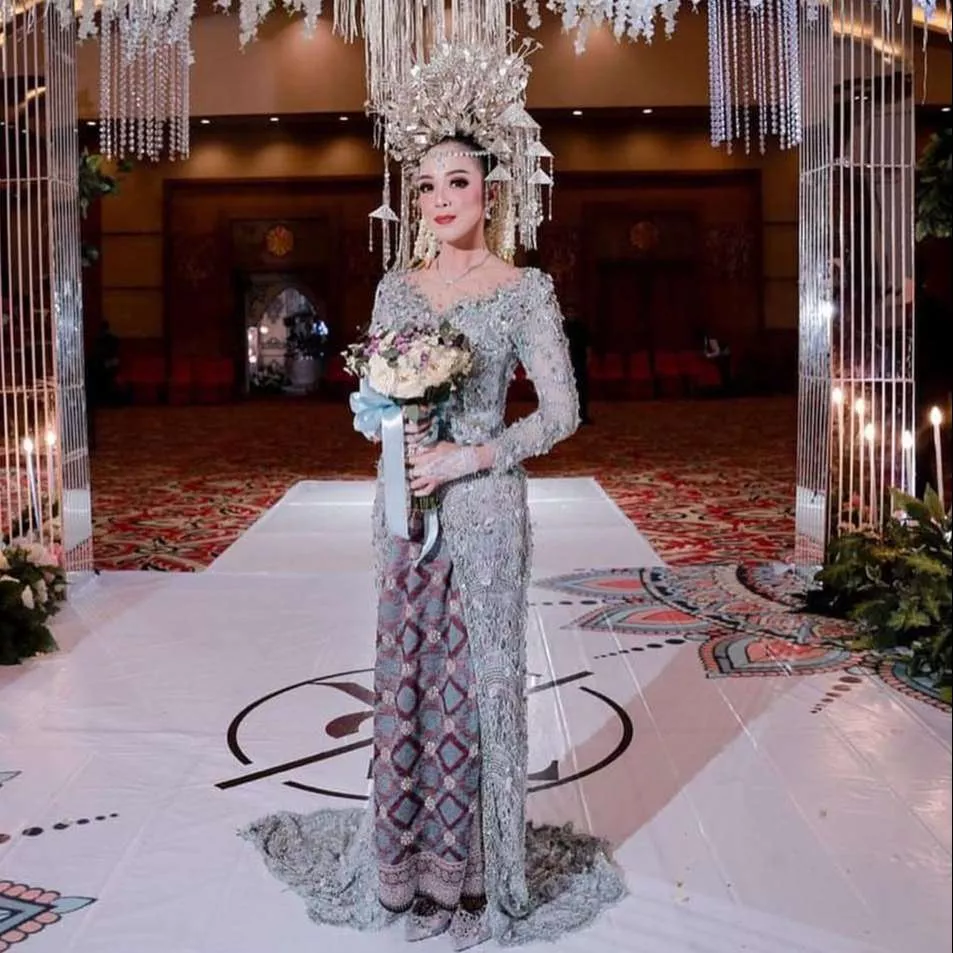 20+ Model Kebaya Terbaru 2023 - Portalmadura.com Model kebaya modern 2020 simple
