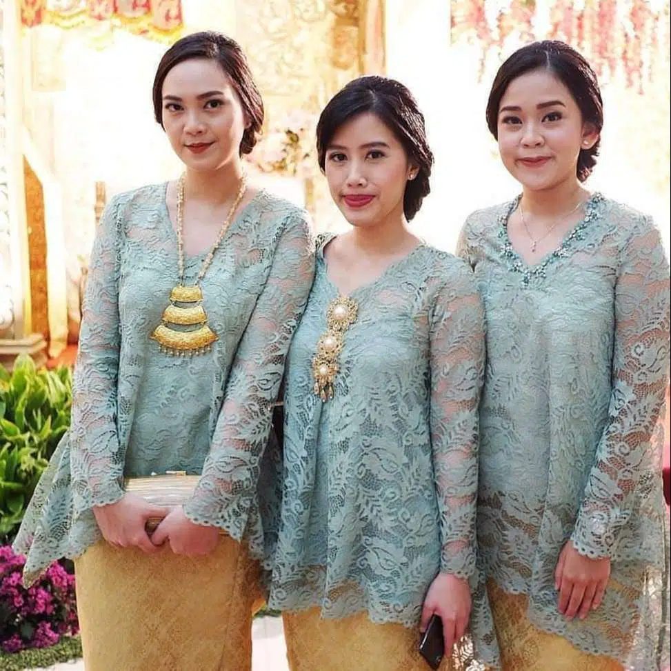 Model kebaya modern 2020 biru