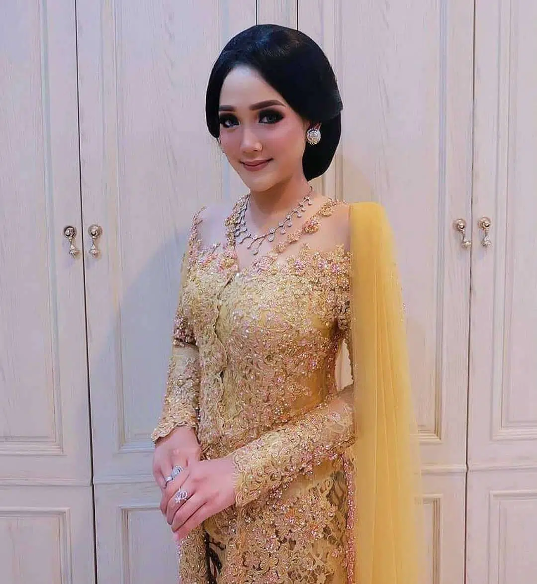 Model kebaya modern brokat pesta
