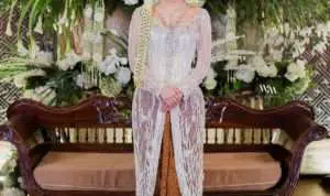 Model kebaya modern brokat remaja