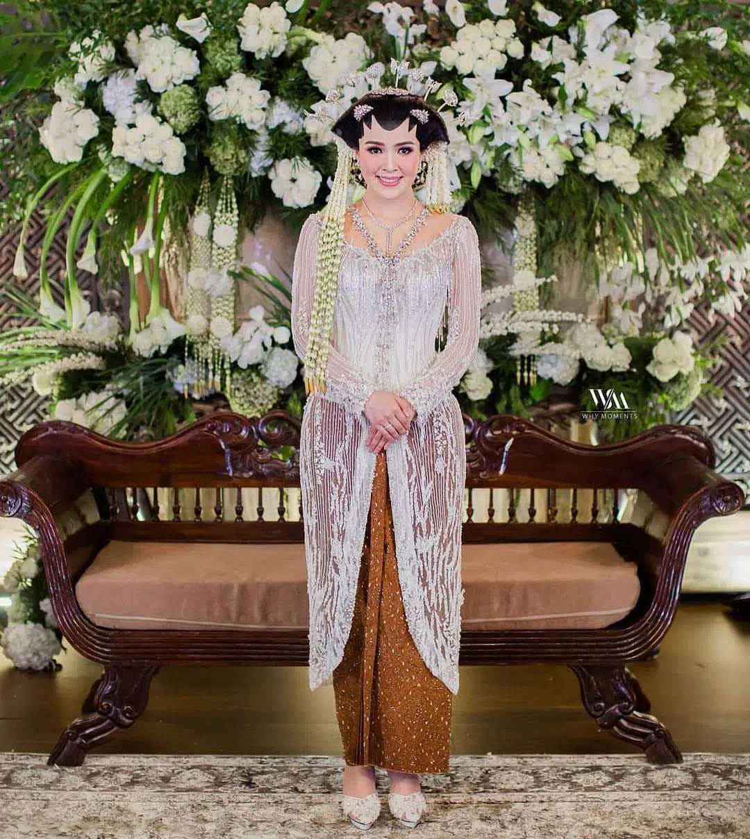 Model kebaya modern brokat remaja