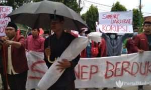 Nilai Sumenep Darurat Korupsi, IMM Demo Kantor Dewan
