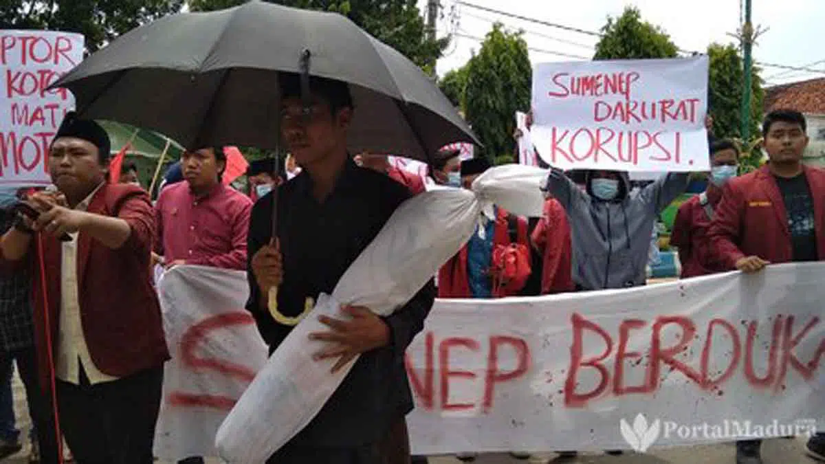 Nilai Sumenep Darurat Korupsi, IMM Demo Kantor Dewan