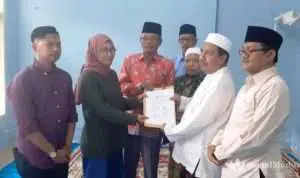 NU Pamekasan Bimbing Wanita Asal Batam Masuk Islam