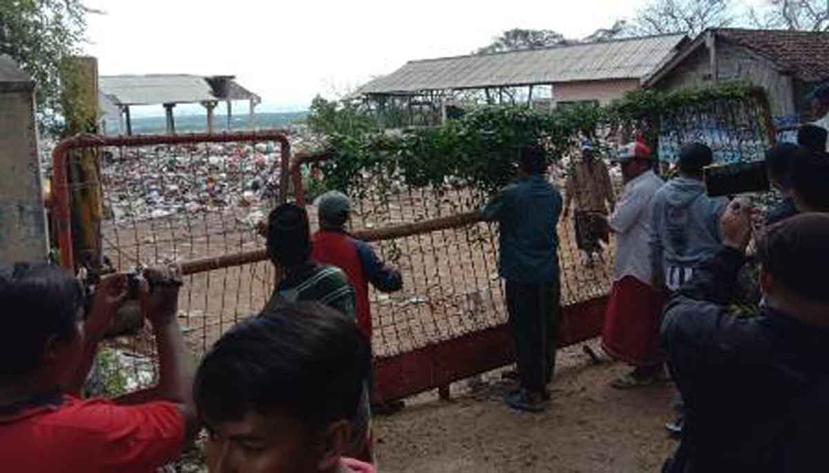 TPA Desa Buluh Disegel Warga Bangkalan