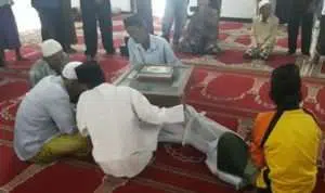 Prosesnya Ngeri! Warga Pamekasan Jalani Sumpah Pocong