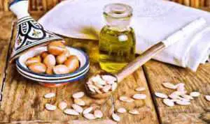 Rajin Oleskan Argan Oil di Malam Hari Bisa Cegah Kerutan di Wajah