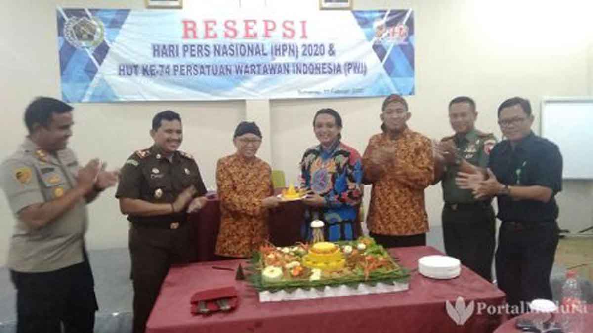 Resepsi HPN 2020, PWI Sumenep Gelar Potong Tumpeng