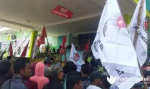 Soal PBID, Warga Geruduk Dinkes Bangkalan