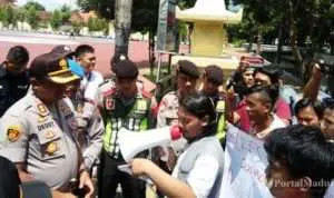 Soroti Penanganan Kasus Kriminal, Mahasiswa Kangean Demo Polres Sumenep