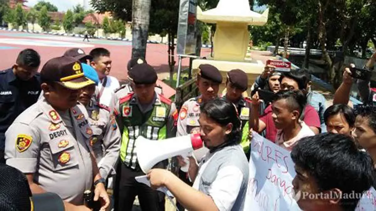 Soroti Penanganan Kasus Kriminal, Mahasiswa Kangean Demo Polres Sumenep