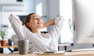 Ini 4 Cara Menjaga Mood agar Senang di Kantor