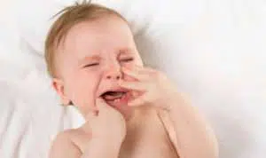 Bayi Anda Rewel saat Tumbuh Gigi, Atasi dengan 5 Cara Ini