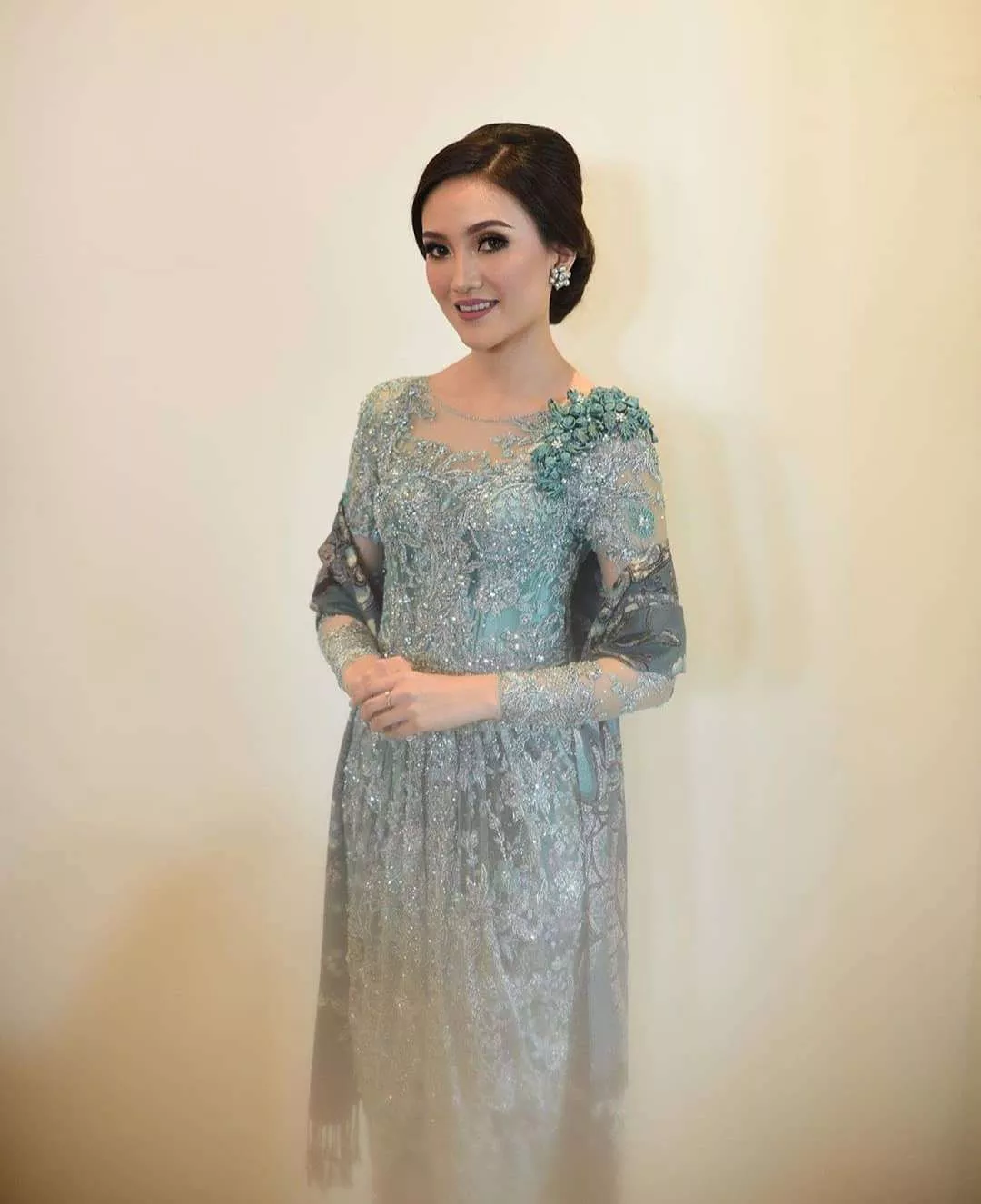 20+ Model Kebaya Terbaru 2023 - Portalmadura.com model kebaya brokat among tamu