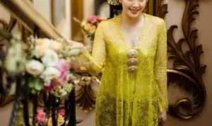 ide model kebaya brokat anak muda