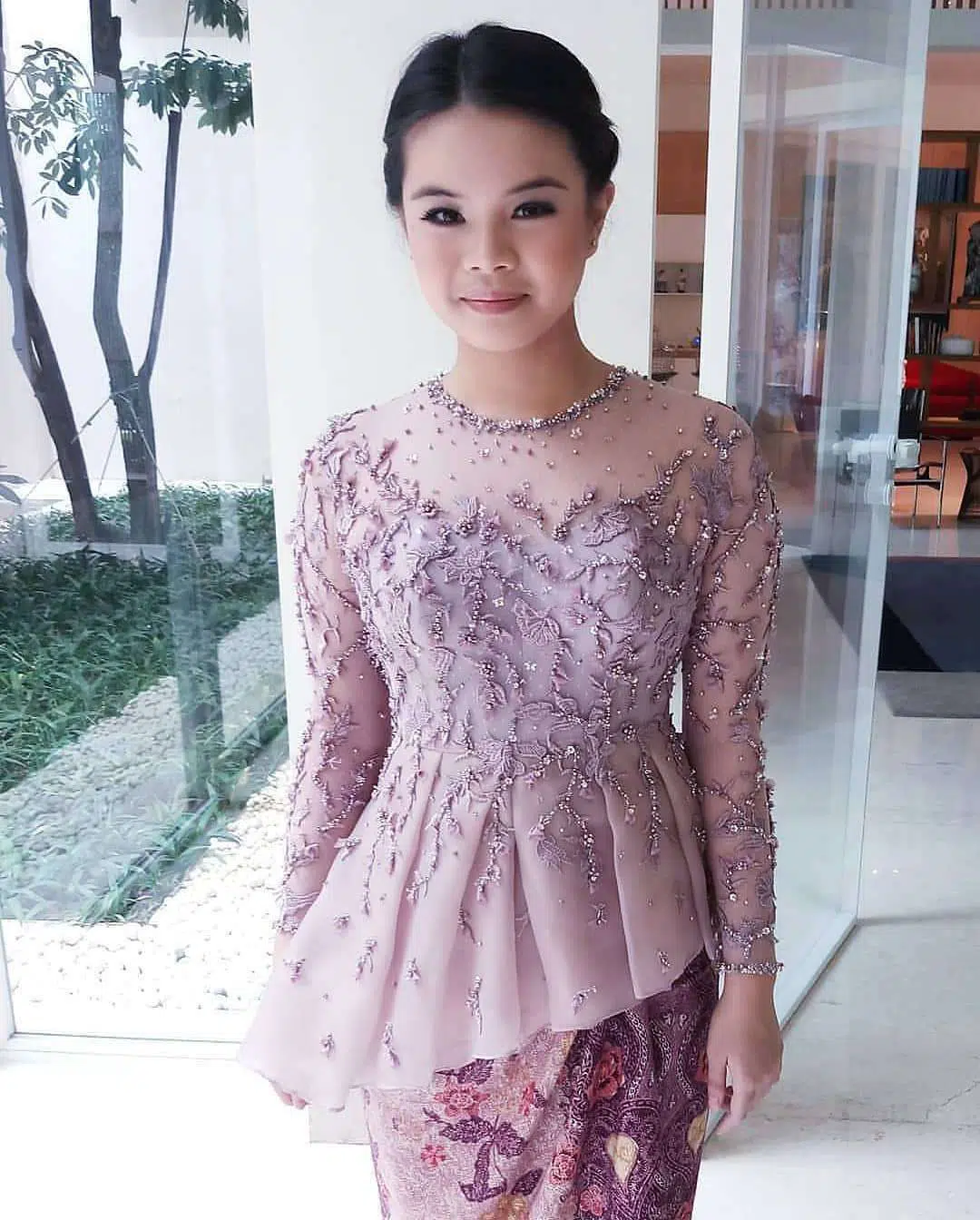 gambar kebaya brokat anggun