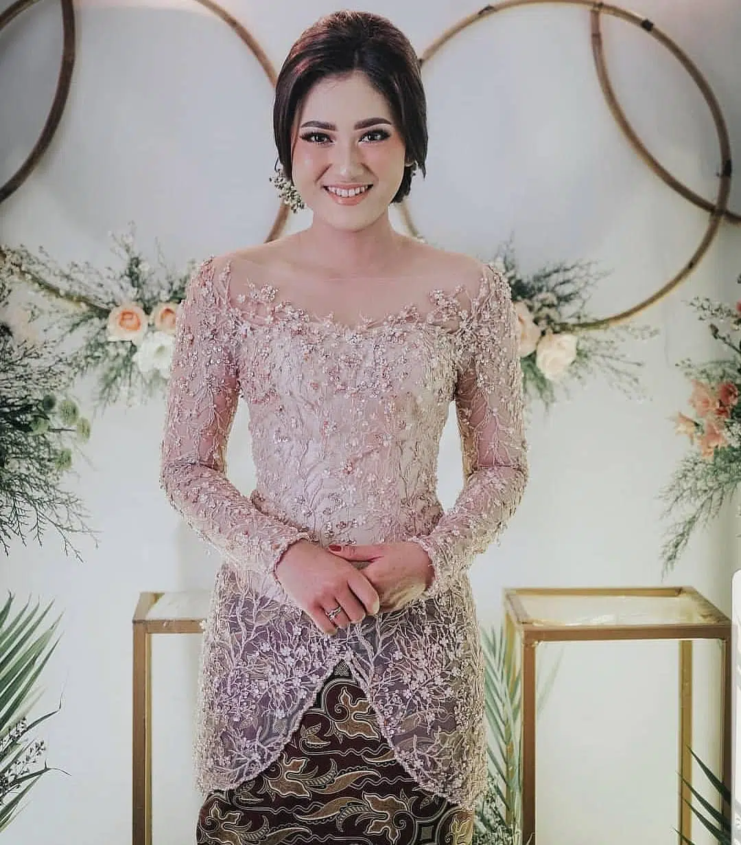 model kebaya brokat atas bawah