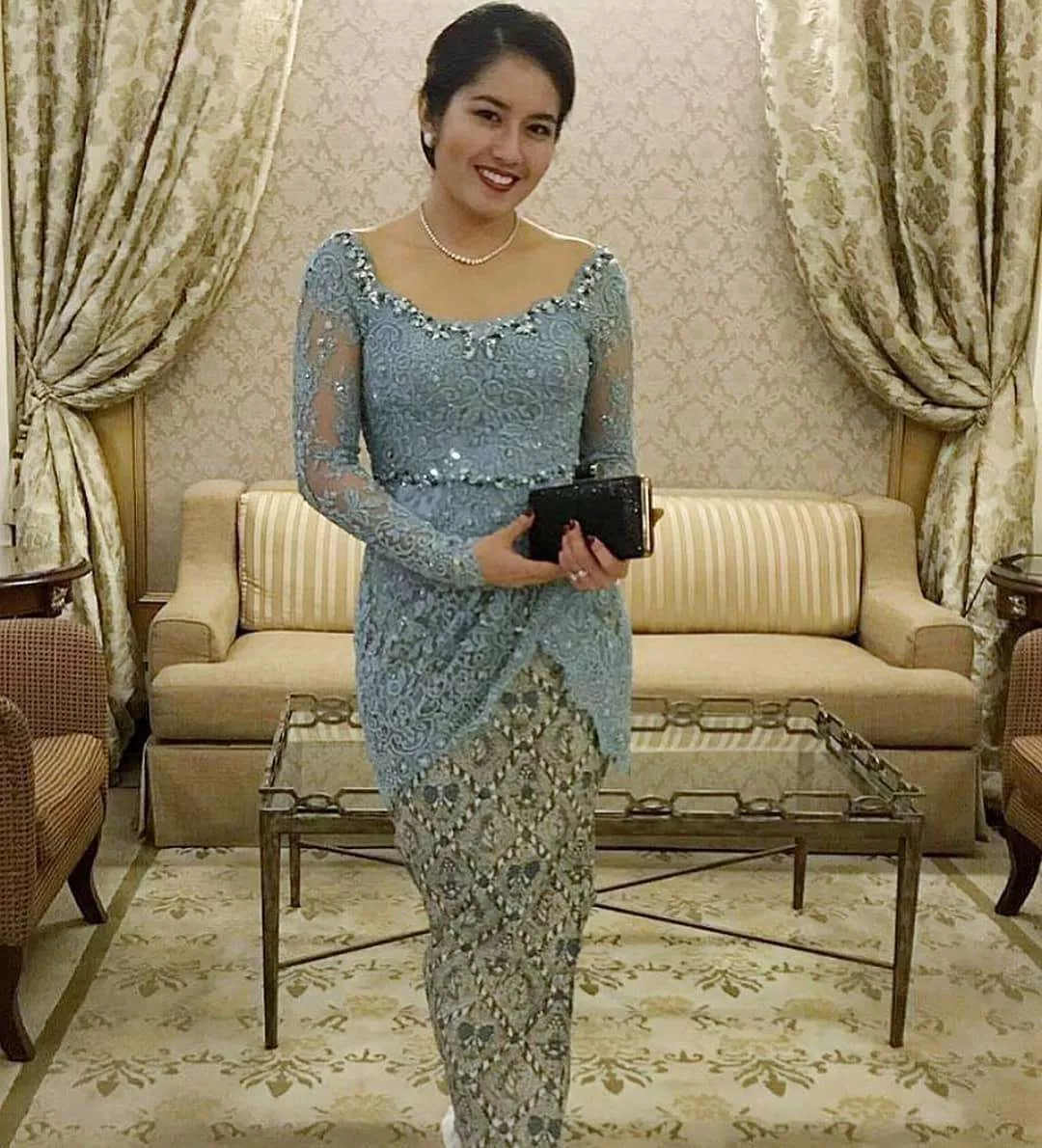 20+ Model Kebaya Terbaru 2023 - Portalmadura.com model kebaya brokat berpayet