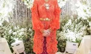 model kebaya brokat dan rok lilit terbaru