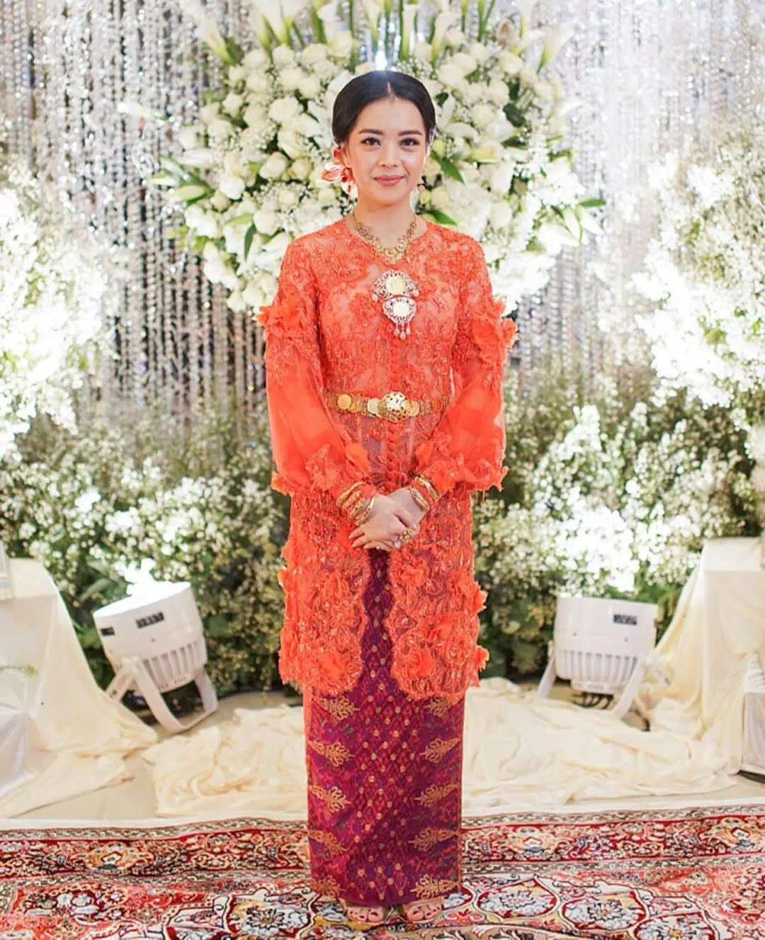 model kebaya brokat dan rok lilit terbaru