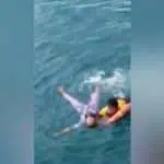Viral Video Detik-detik Ibu Pencuri Emas 1,5 Ons Lompat ke Laut Sumenep