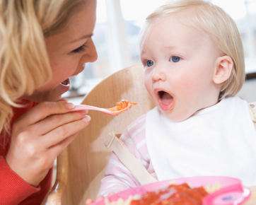 2 Kebiasaan Buruk Orangtua yang Bisa Anak Malas Makan