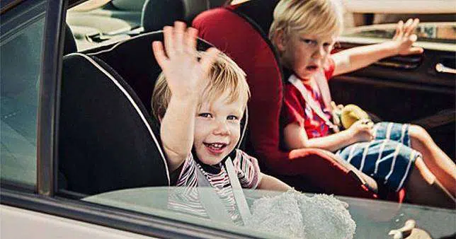 7 Bahaya saat Meninggalkan Anak Sendirian di Dalam Mobil