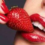 3 Cara Buat Bibir Merah Merona Secara Alami