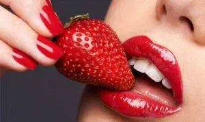 3 Cara Buat Bibir Merah Merona Secara Alami