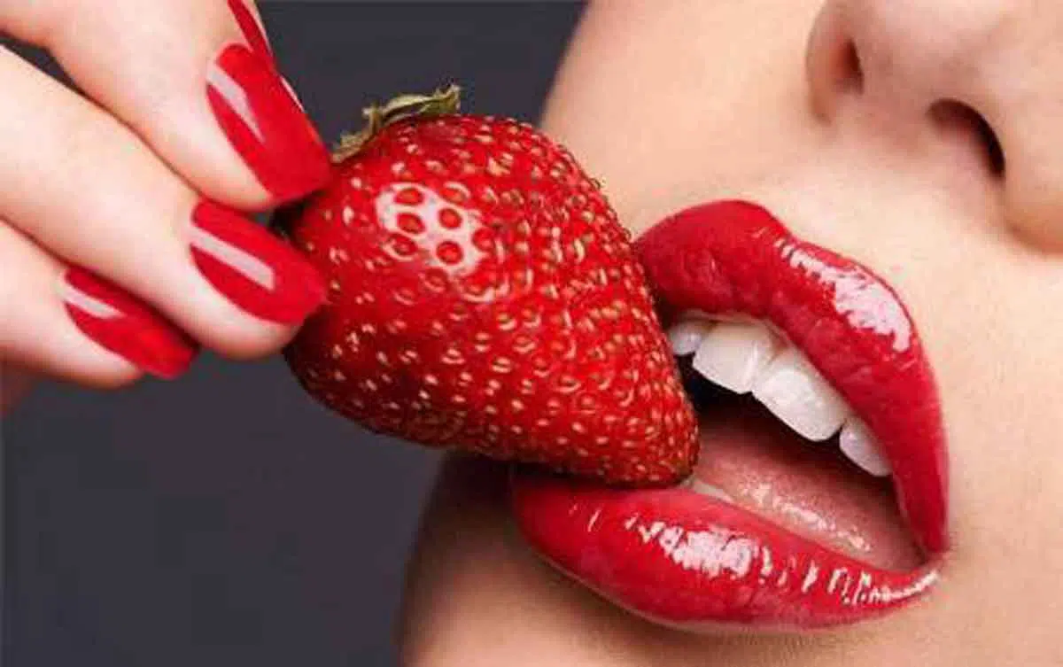 3 Cara Buat Bibir Merah Merona Secara Alami