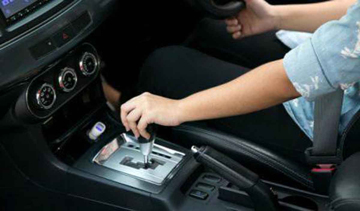 4 Penyebab Mobil Matik Tak Mau Jalan