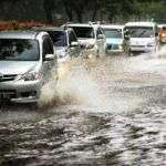 7 Jenis Barang yang Wajib Ada di Dalam Mobil Saat Musim Hujan